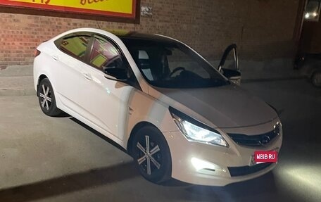 Hyundai Solaris II рестайлинг, 2014 год, 900 000 рублей, 1 фотография