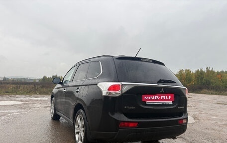 Mitsubishi Outlander III рестайлинг 3, 2013 год, 1 950 000 рублей, 5 фотография