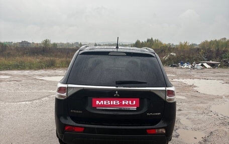 Mitsubishi Outlander III рестайлинг 3, 2013 год, 1 950 000 рублей, 6 фотография