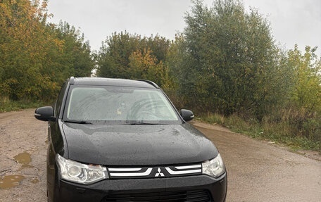 Mitsubishi Outlander III рестайлинг 3, 2013 год, 1 950 000 рублей, 10 фотография