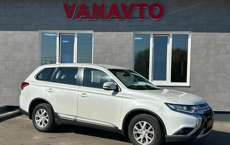 Mitsubishi Outlander III рестайлинг 3, 2018 год, 2 100 000 рублей, 3 фотография