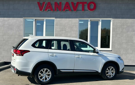 Mitsubishi Outlander III рестайлинг 3, 2018 год, 2 100 000 рублей, 5 фотография