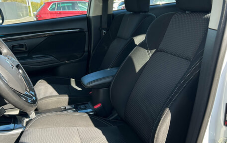 Mitsubishi Outlander III рестайлинг 3, 2018 год, 2 100 000 рублей, 10 фотография
