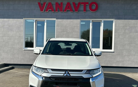 Mitsubishi Outlander III рестайлинг 3, 2018 год, 2 100 000 рублей, 2 фотография
