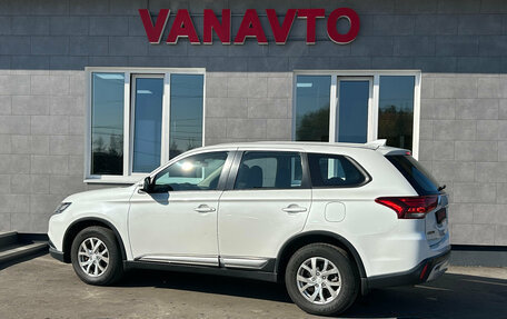 Mitsubishi Outlander III рестайлинг 3, 2018 год, 2 100 000 рублей, 7 фотография