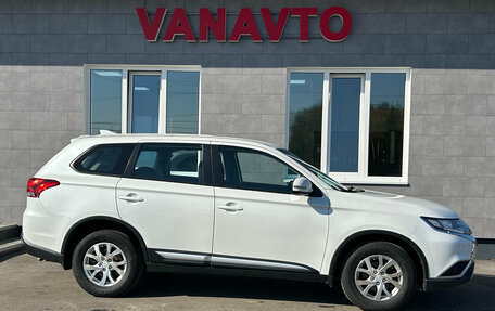 Mitsubishi Outlander III рестайлинг 3, 2018 год, 2 100 000 рублей, 4 фотография