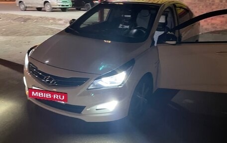 Hyundai Solaris II рестайлинг, 2014 год, 900 000 рублей, 2 фотография