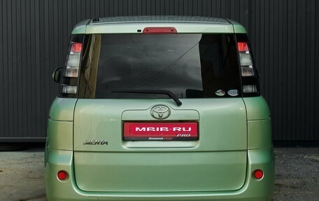 Toyota Sienta I, 2012 год, 900 000 рублей, 5 фотография