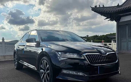 Skoda Superb III рестайлинг, 2023 год, 1 920 000 рублей, 2 фотография