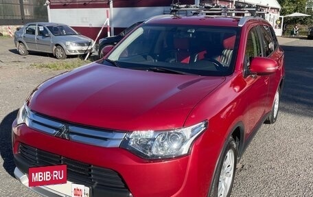 Mitsubishi Outlander III рестайлинг 3, 2014 год, 1 500 000 рублей, 3 фотография