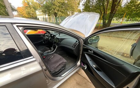 Hyundai Sonata VI, 2010 год, 900 000 рублей, 5 фотография