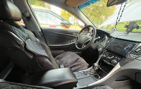 Hyundai Sonata VI, 2010 год, 900 000 рублей, 3 фотография