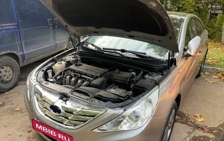 Hyundai Sonata VI, 2010 год, 900 000 рублей, 11 фотография