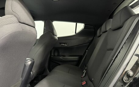 Toyota C-HR I рестайлинг, 2019 год, 2 420 000 рублей, 16 фотография