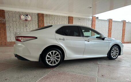 Toyota Camry, 2021 год, 2 500 000 рублей, 4 фотография