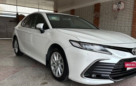 Toyota Camry, 2021 год, 2 500 000 рублей, 5 фотография