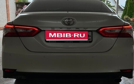 Toyota Camry, 2021 год, 2 500 000 рублей, 3 фотография