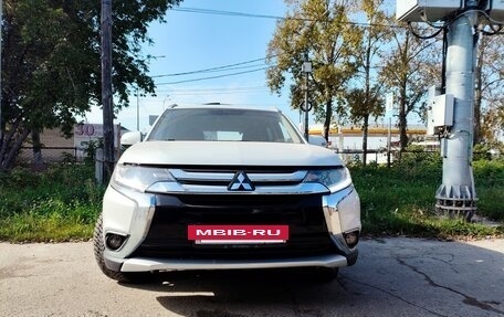 Mitsubishi Outlander III рестайлинг 3, 2017 год, 2 080 000 рублей, 3 фотография