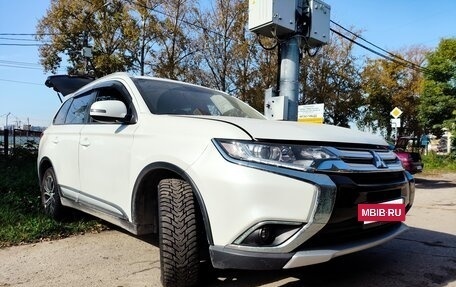 Mitsubishi Outlander III рестайлинг 3, 2017 год, 2 080 000 рублей, 2 фотография