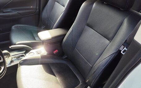 Mitsubishi Outlander III рестайлинг 3, 2017 год, 2 080 000 рублей, 6 фотография