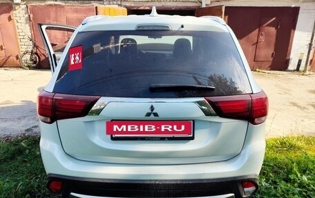 Mitsubishi Outlander III рестайлинг 3, 2017 год, 2 080 000 рублей, 15 фотография