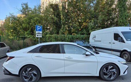 Hyundai Elantra, 2023 год, 1 490 000 рублей, 16 фотография