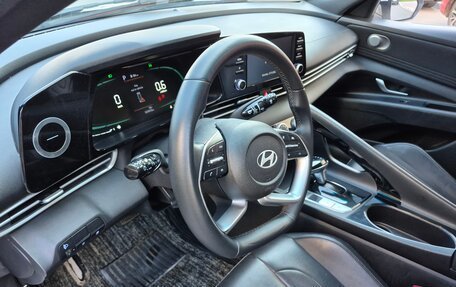 Hyundai Elantra, 2023 год, 1 490 000 рублей, 32 фотография