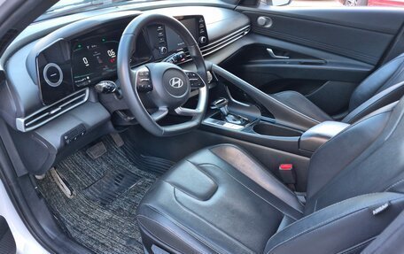 Hyundai Elantra, 2023 год, 1 490 000 рублей, 29 фотография