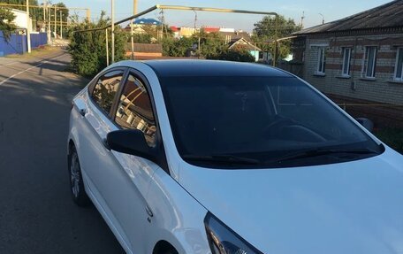 Hyundai Solaris II рестайлинг, 2014 год, 850 000 рублей, 3 фотография