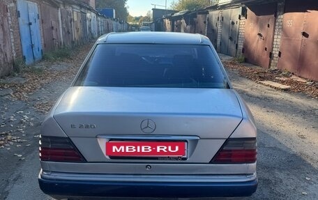 Mercedes-Benz E-Класс, 1994 год, 350 000 рублей, 4 фотография