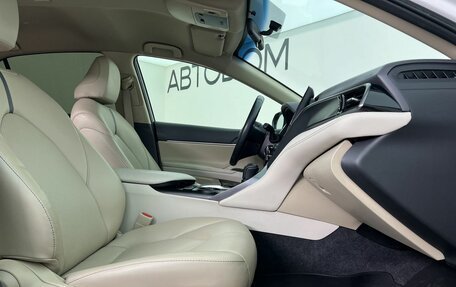 Toyota Camry, 2023 год, 3 400 000 рублей, 10 фотография