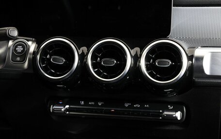 Mercedes-Benz GLB, 2020 год, 3 820 000 рублей, 23 фотография