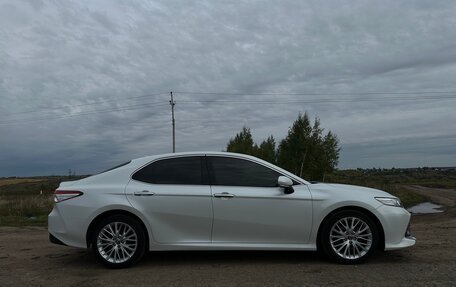 Toyota Camry, 2019 год, 3 400 000 рублей, 4 фотография