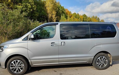 Hyundai Grand Starex Grand Starex I рестайлинг 2, 2019 год, 4 300 000 рублей, 2 фотография