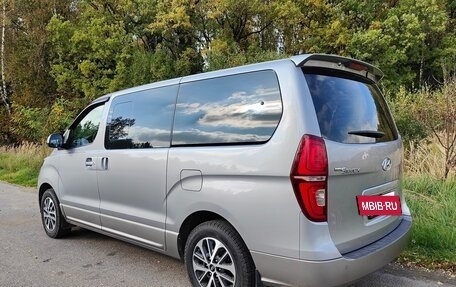 Hyundai Grand Starex Grand Starex I рестайлинг 2, 2019 год, 4 300 000 рублей, 3 фотография