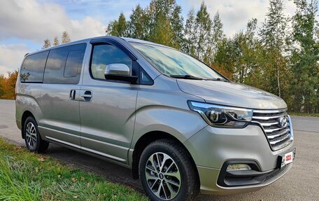 Hyundai Grand Starex Grand Starex I рестайлинг 2, 2019 год, 4 300 000 рублей, 5 фотография