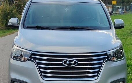 Hyundai Grand Starex Grand Starex I рестайлинг 2, 2019 год, 4 300 000 рублей, 4 фотография