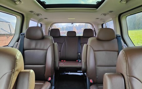 Hyundai Grand Starex Grand Starex I рестайлинг 2, 2019 год, 4 300 000 рублей, 26 фотография