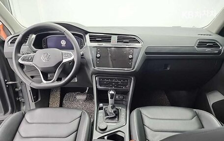Volkswagen Tiguan II, 2023 год, 3 050 000 рублей, 5 фотография