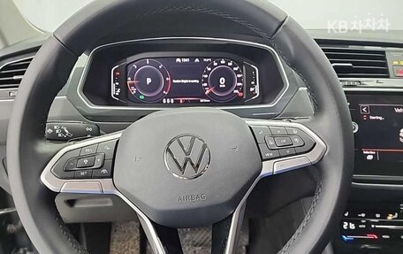 Volkswagen Tiguan II, 2023 год, 3 050 000 рублей, 7 фотография