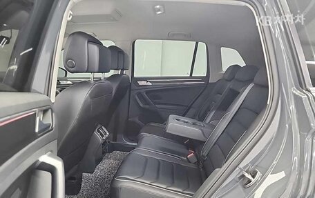 Volkswagen Tiguan II, 2023 год, 3 050 000 рублей, 10 фотография