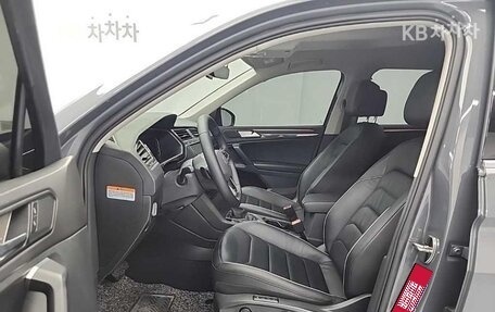 Volkswagen Tiguan II, 2023 год, 3 050 000 рублей, 9 фотография