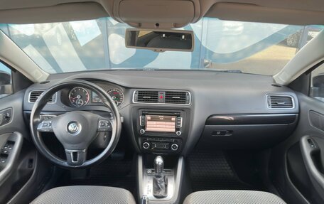 Volkswagen Jetta VI, 2011 год, 987 000 рублей, 2 фотография
