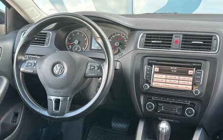 Volkswagen Jetta VI, 2011 год, 987 000 рублей, 14 фотография