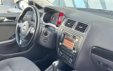 Volkswagen Jetta VI, 2011 год, 987 000 рублей, 13 фотография