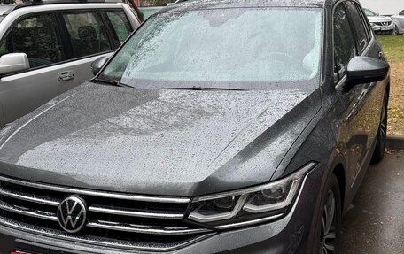 Volkswagen Tiguan II, 2021 год, 3 750 000 рублей, 2 фотография