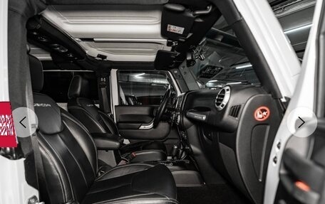 Jeep Wrangler, 2016 год, 7 000 000 рублей, 26 фотография