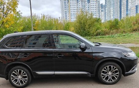 Mitsubishi Outlander III рестайлинг 3, 2017 год, 1 700 000 рублей, 3 фотография