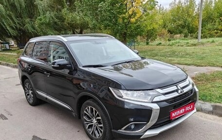 Mitsubishi Outlander III рестайлинг 3, 2017 год, 1 700 000 рублей, 2 фотография