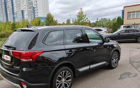 Mitsubishi Outlander III рестайлинг 3, 2017 год, 1 700 000 рублей, 4 фотография